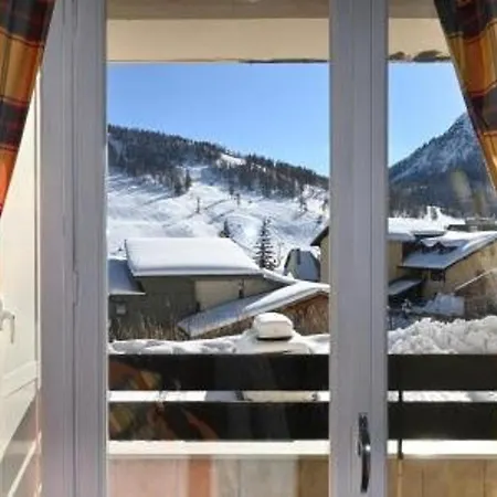 Ensoleille Avec Balcon, Parking Et Casier A Skis Au Centre De - Fr-1-266-186 *